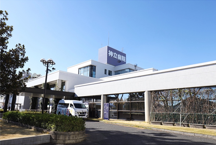 1982年に開設された神立病院は13診療科、160床を擁する。