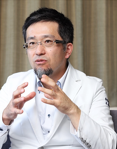 理事長の平塚圭介氏。