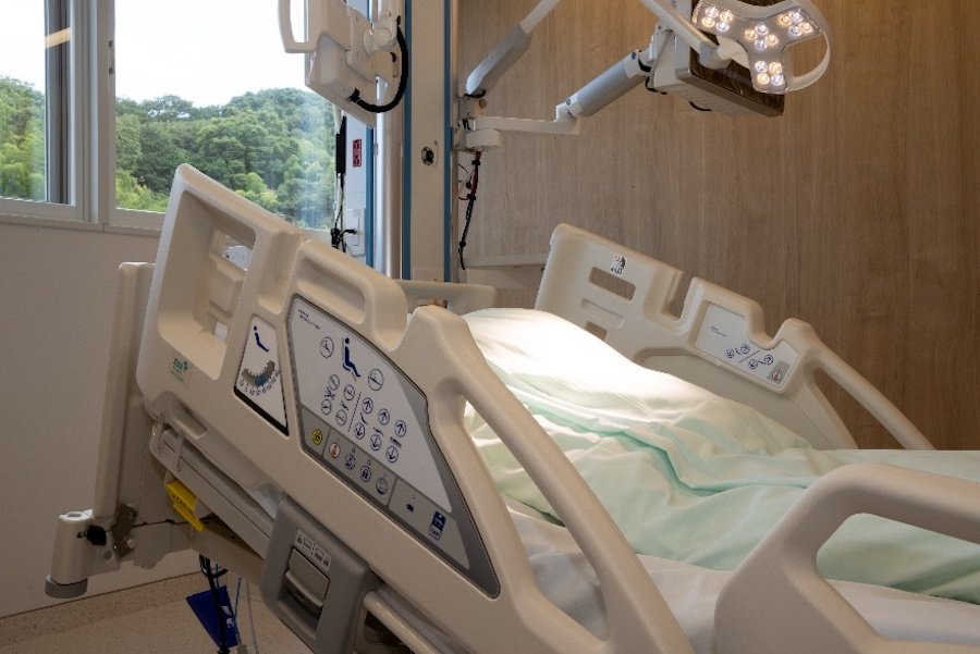 「コラムシステム　プルゴ」に搭載された処置灯