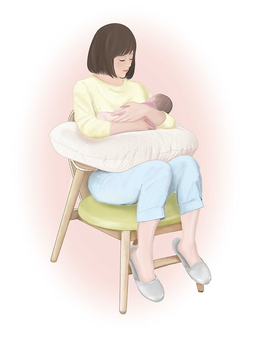 はじめの授乳でも使いやすい授乳クッション付き